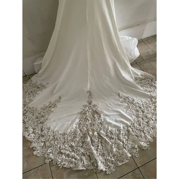 The magnificent Maggie Sottero Odette wedding dress SZ 12 - Picture 10 of 15